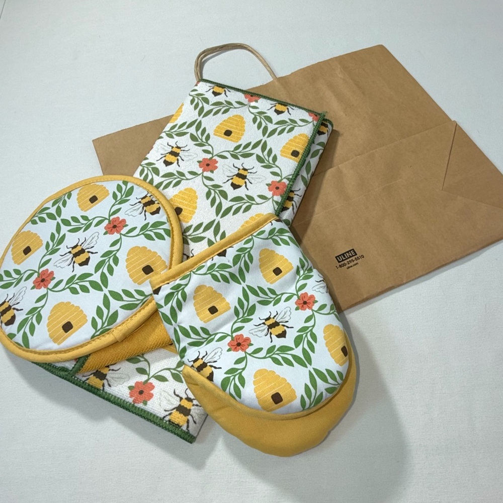 3 Piece Bee and Hive Kitchen Gift Set Set